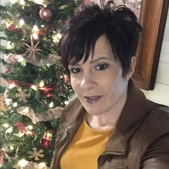 Meet your Posher, Michelle - Picture 3 of 3